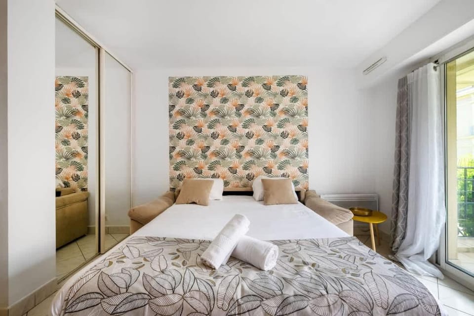 Victoria Beach - Charmant studio hyper centre ville de Menton - Mer au pied de l'immeuble Apartment in Menton