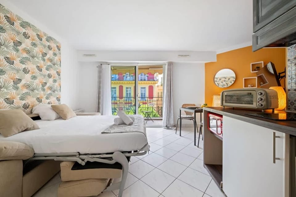Victoria Beach - Charmant studio hyper centre ville de Menton - Mer au pied de l'immeuble Apartment in Menton