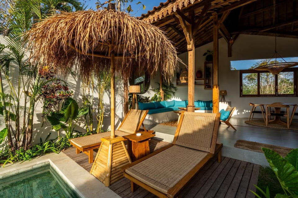 Garden view, Pool view, Swimming pool, sunbed