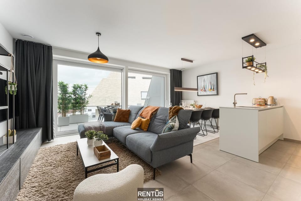 TV and multimedia, Kitchen or kitchenette, Living room, Seating area, Dining area