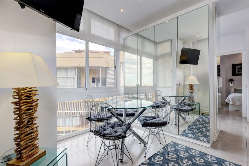 TV and multimedia, Living room, Seating area, Dining area