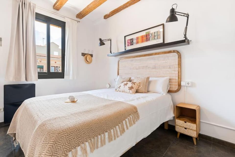 Bed, Photo of the whole room, Bedroom