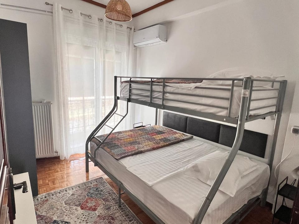 Bed, Photo of the whole room, Bedroom, bunk bed, towels