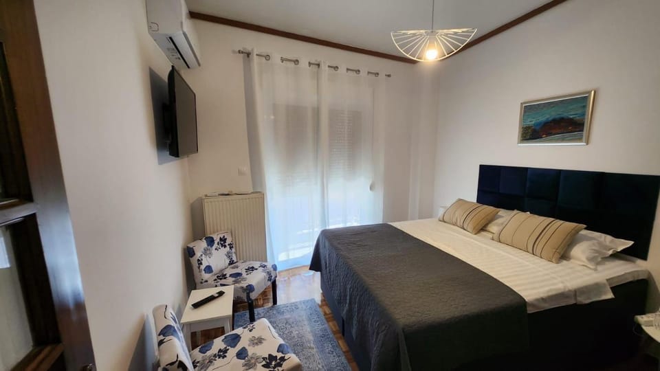 Bed, TV and multimedia, Photo of the whole room, Bedroom, air conditioner