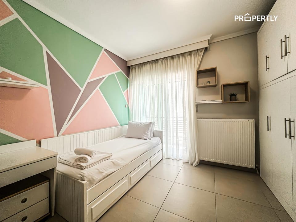 Bed, Photo of the whole room, Bedroom, towels, wardrobe