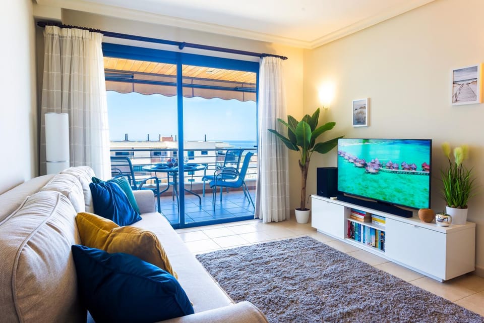 Communal lounge/ TV room, TV and multimedia, Living room, Seating area, Sea view