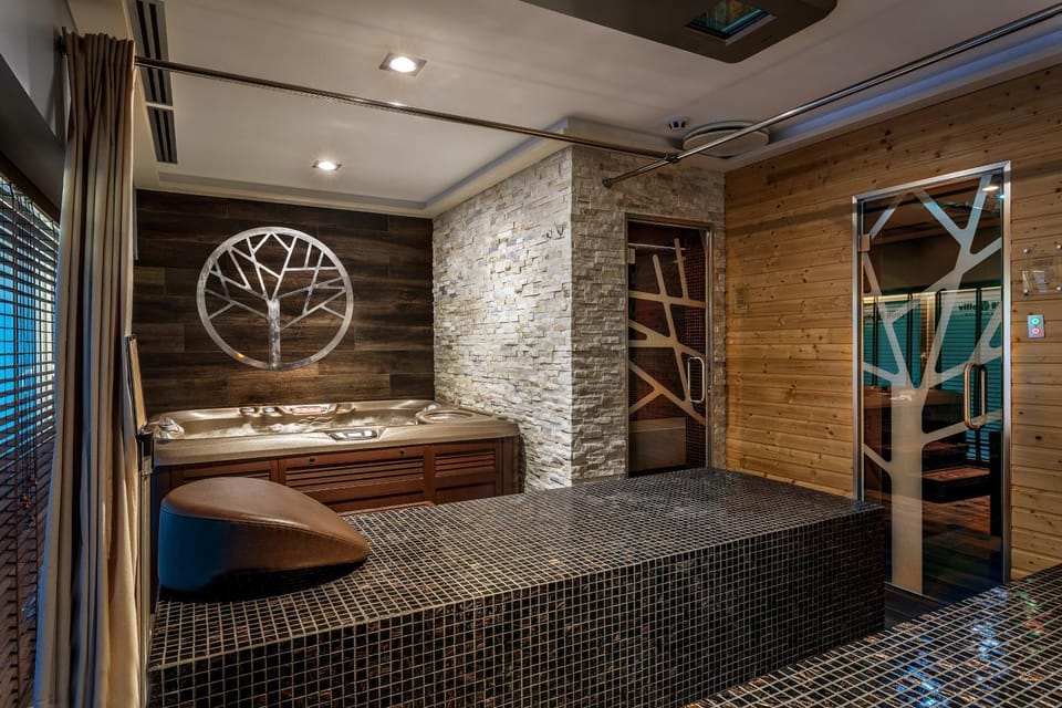 Hot Tub, Sauna, Steam room, Spa and wellness centre/facilities