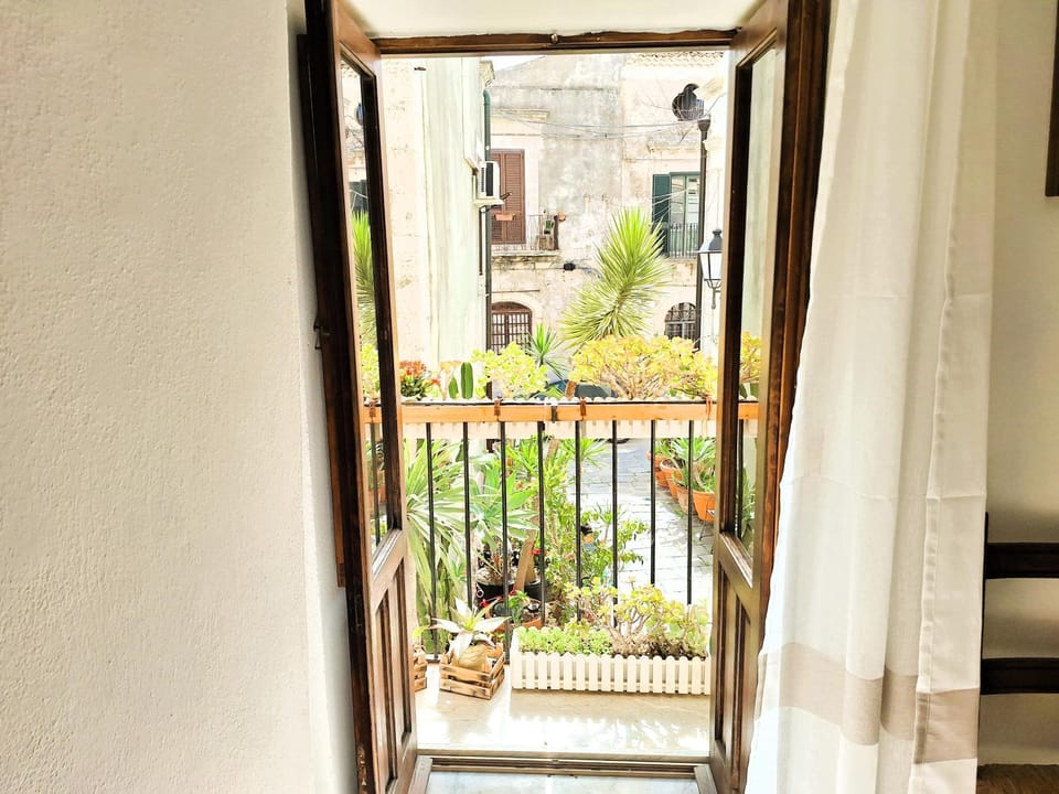 View (from property/room), Balcony/Terrace, Garden view