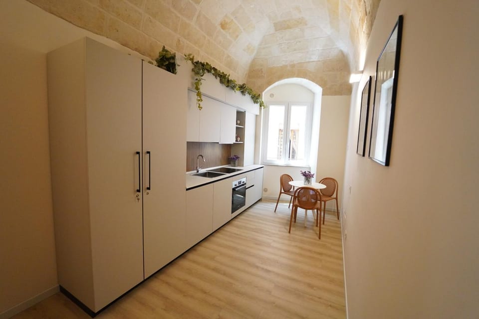 Kitchen or kitchenette, Kitchen or kitchenette, Dining area, dishwasher, minibar, oven, stove