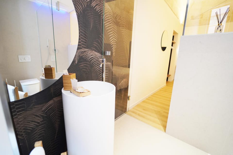 Shower, Toilet, Bathroom, towels