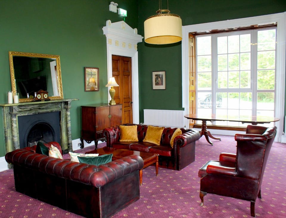 Communal lounge/ TV room
