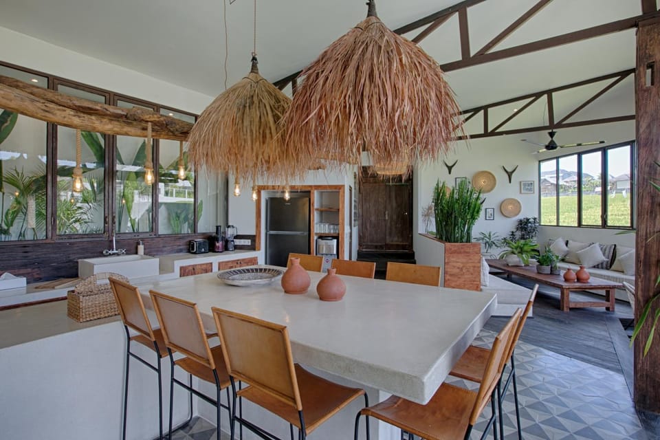 Seating area, Dining area, kitchen