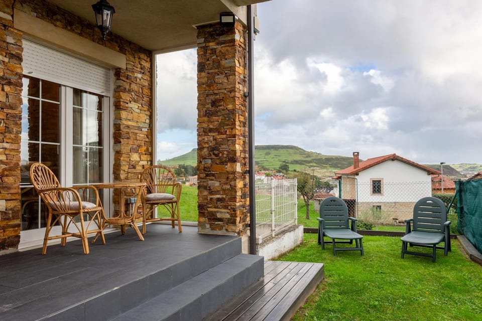 Property building, Garden, Balcony/Terrace