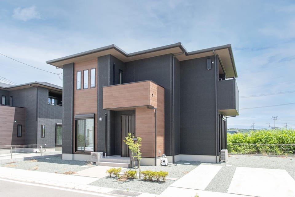 Property building, Day