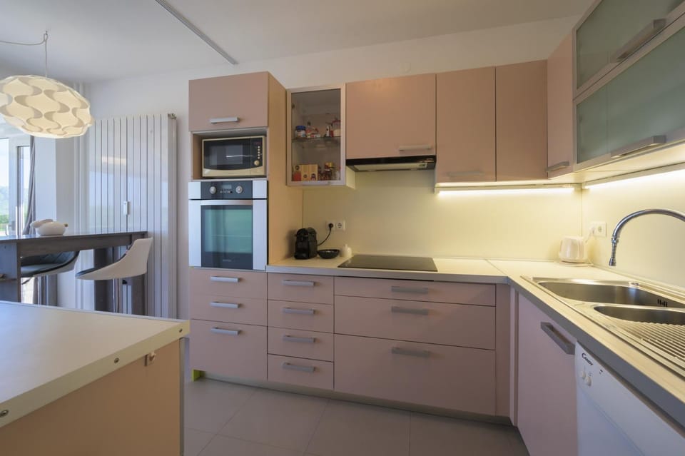 Kitchen or kitchenette, dishwasher, oven, stove, toaster