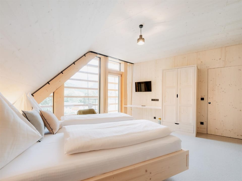 Bed, TV and multimedia, Photo of the whole room, Bedroom, wardrobe