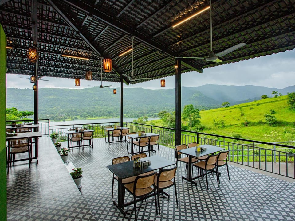Patio, Restaurant/places to eat, Day, Natural landscape, Mountain view