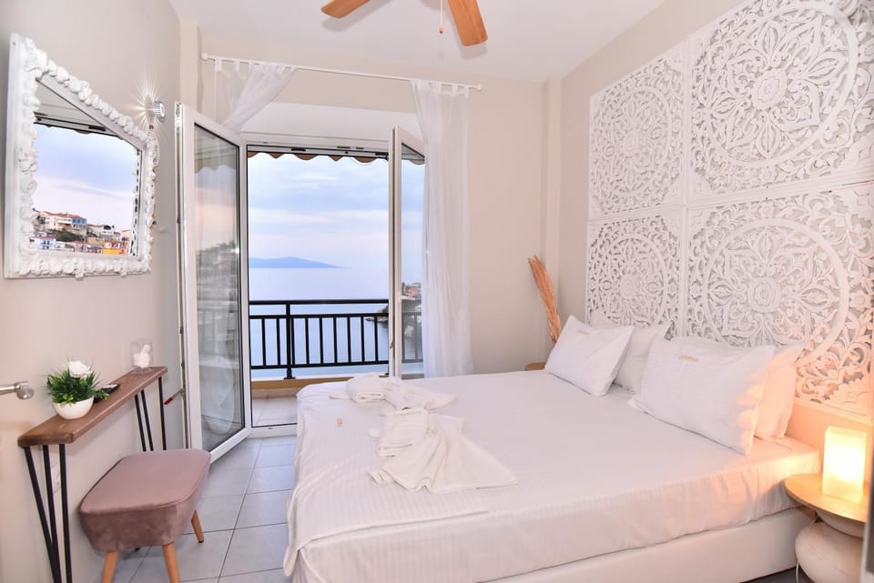 Infinity Blue Lux Suit Apartment in Kavala