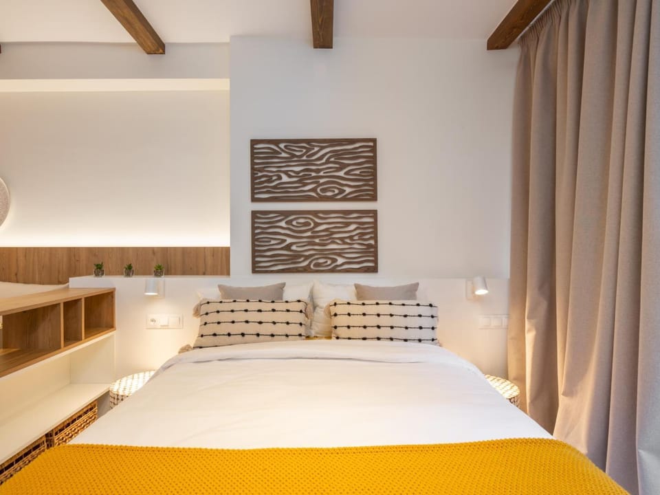 Bed, Photo of the whole room