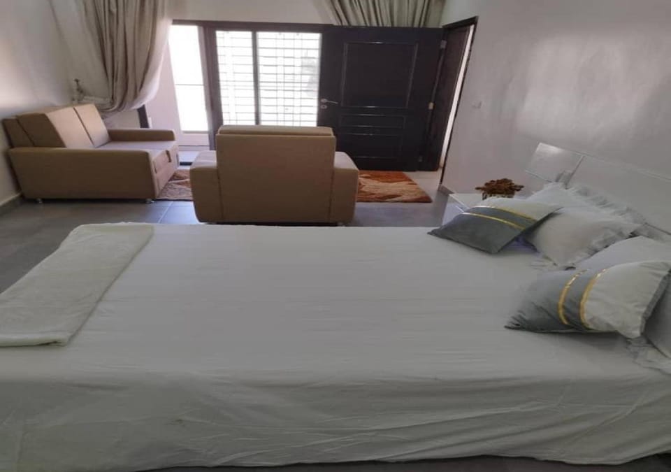 Bed, Night, Balcony/Terrace, Seating area, minibar