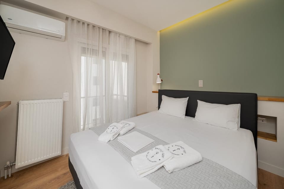 Bedroom, towels, air conditioner