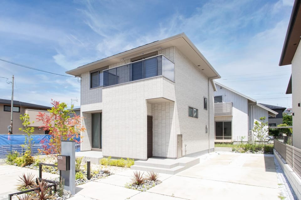 Property building, Day