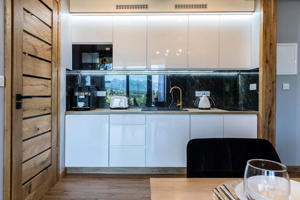 Coffee/tea facilities, Kitchen or kitchenette, oven