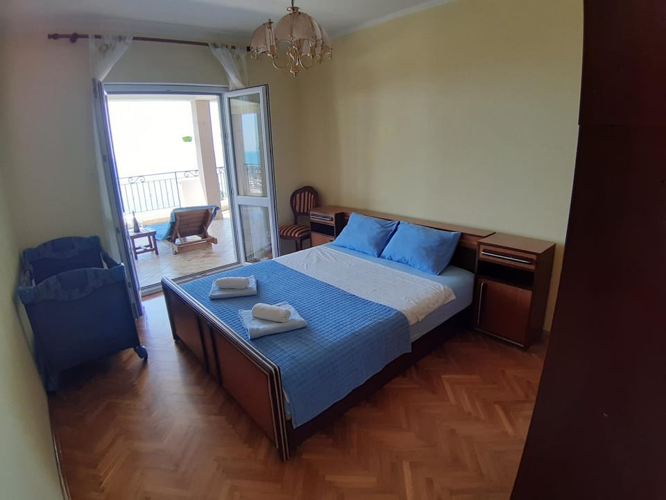 Bed, Bedroom, Sea view