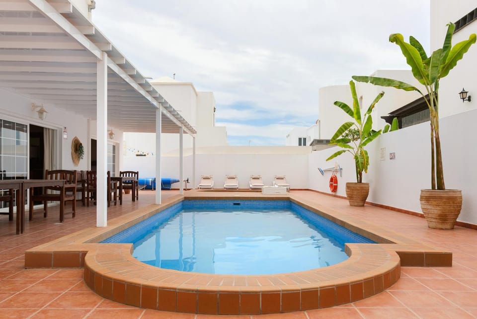 Patio, Day, Natural landscape, View (from property/room), Balcony/Terrace, Pool view, Swimming pool, sunbed