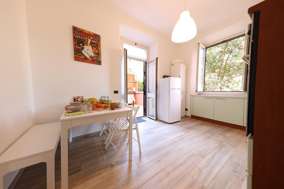 Food close-up, Kitchen or kitchenette, Dining area, Lunch, kitchen