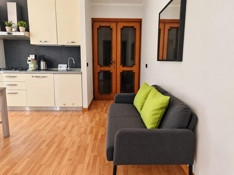 Coffee/tea facilities, Living room, Seating area