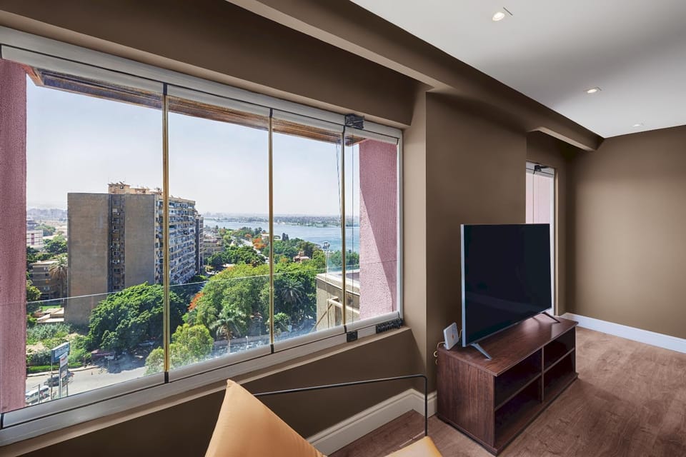TV and multimedia, View (from property/room), City view, River view