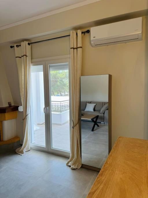 Living room, Seating area, air conditioner