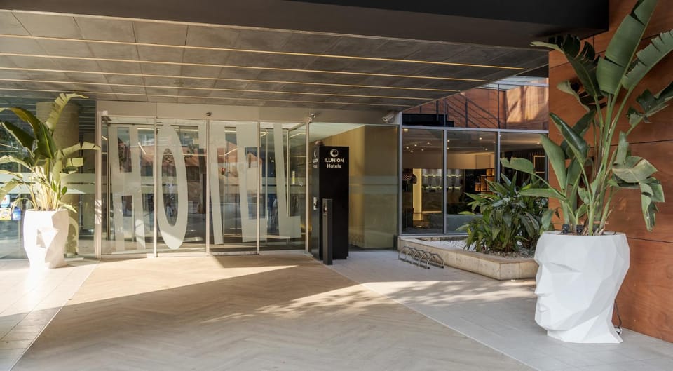 Facade/entrance
