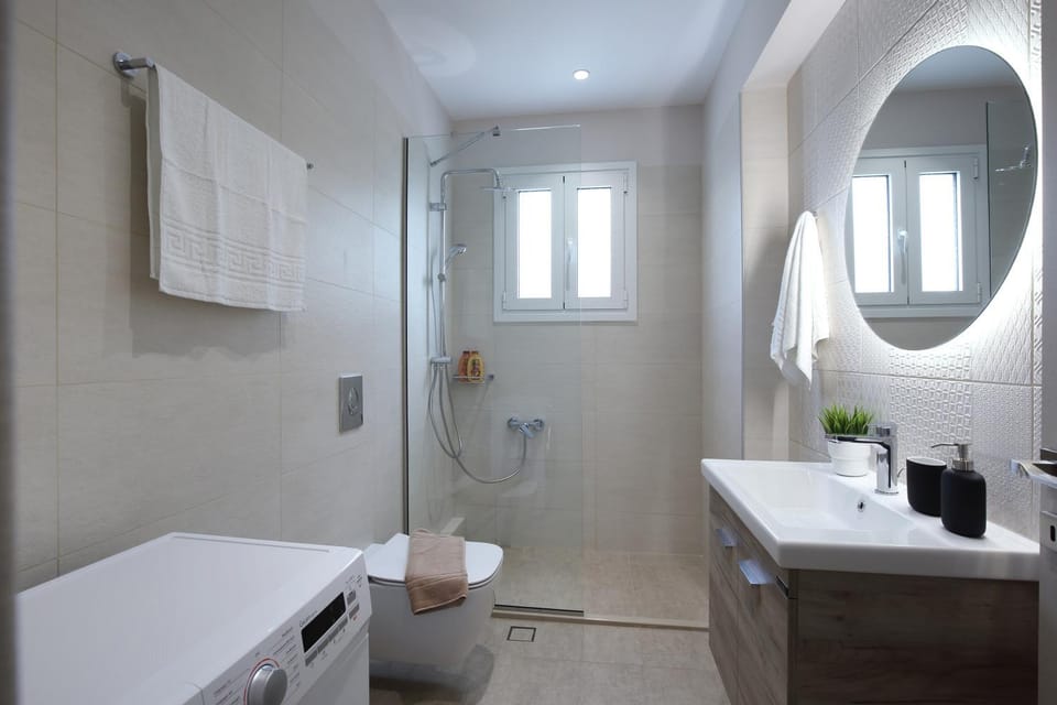 Shower, Toilet, Bathroom, towels
