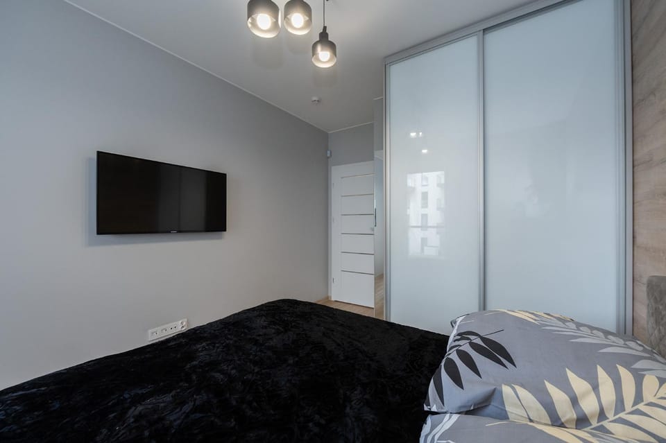 Bed, TV and multimedia, Photo of the whole room, Bedroom, wardrobe