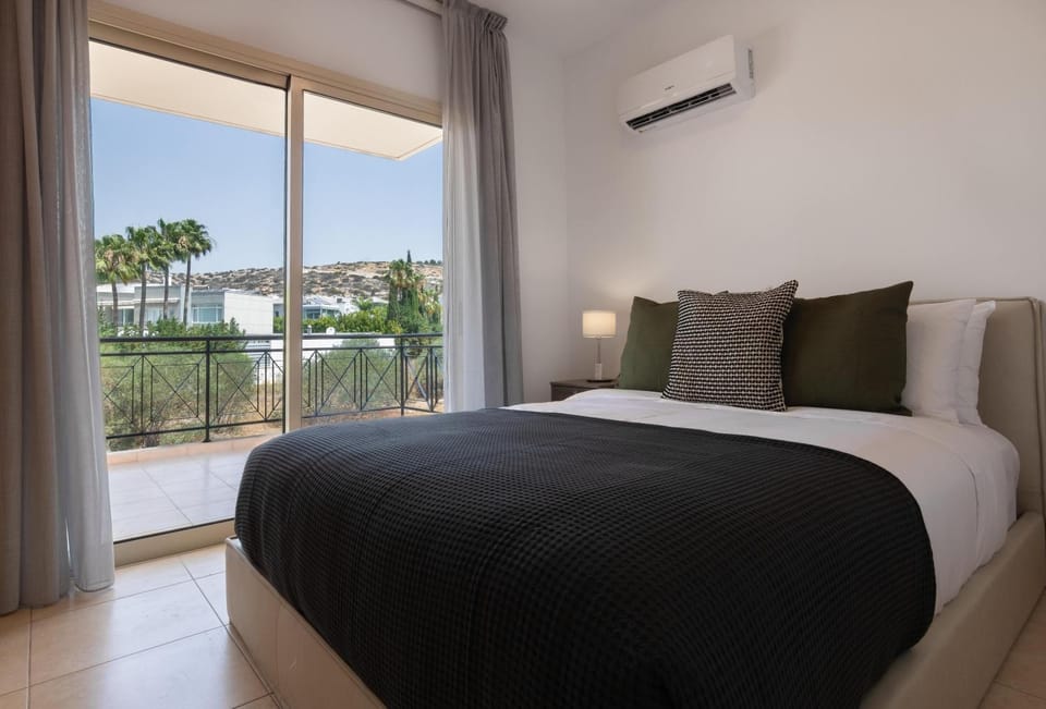 Bed, Bedroom, air conditioner