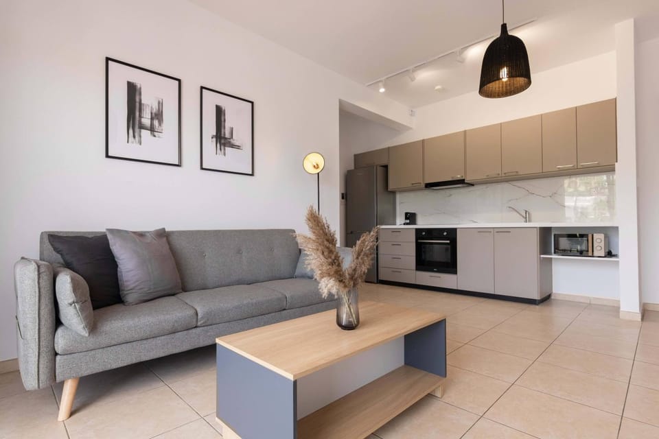 Kitchen or kitchenette, Living room, Seating area, Dining area, oven, stove