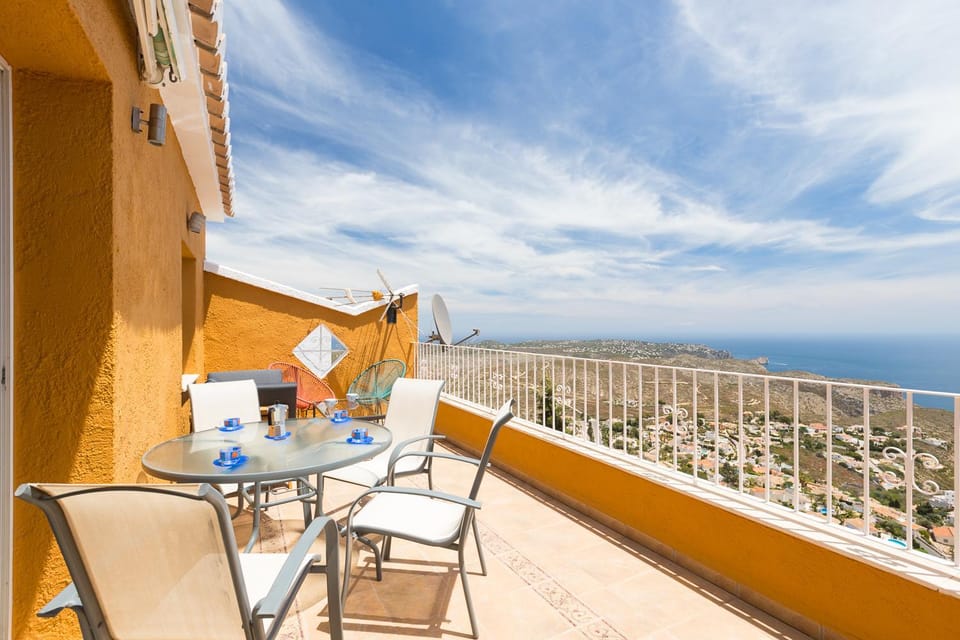 Day, Natural landscape, View (from property/room), Balcony/Terrace, Dining area, Sea view