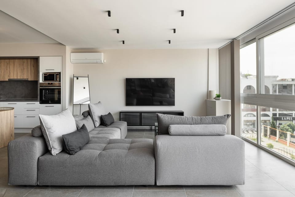 TV and multimedia, Living room, Evening entertainment