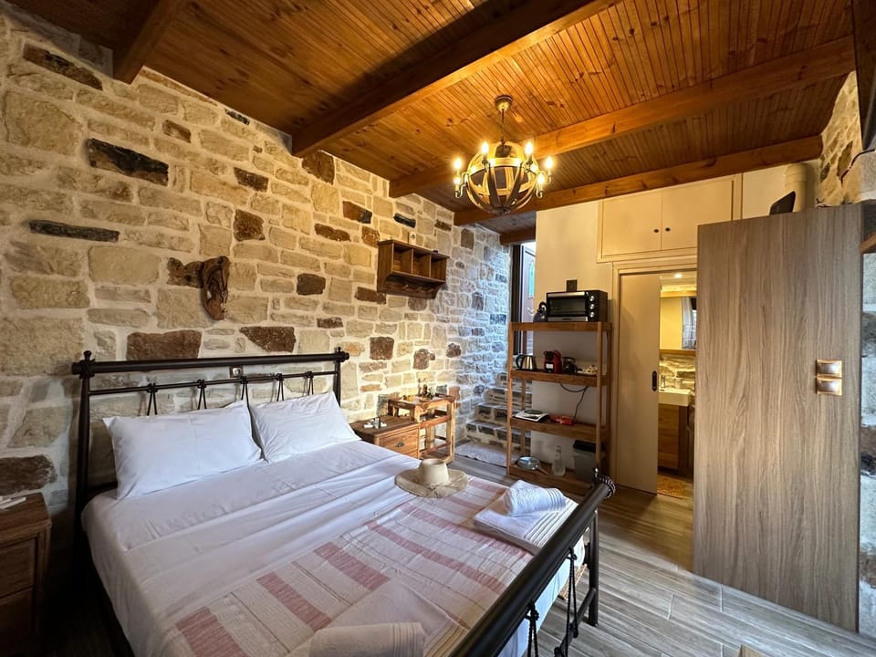 Bed, Kitchen or kitchenette, Photo of the whole room, Bedroom, wardrobe