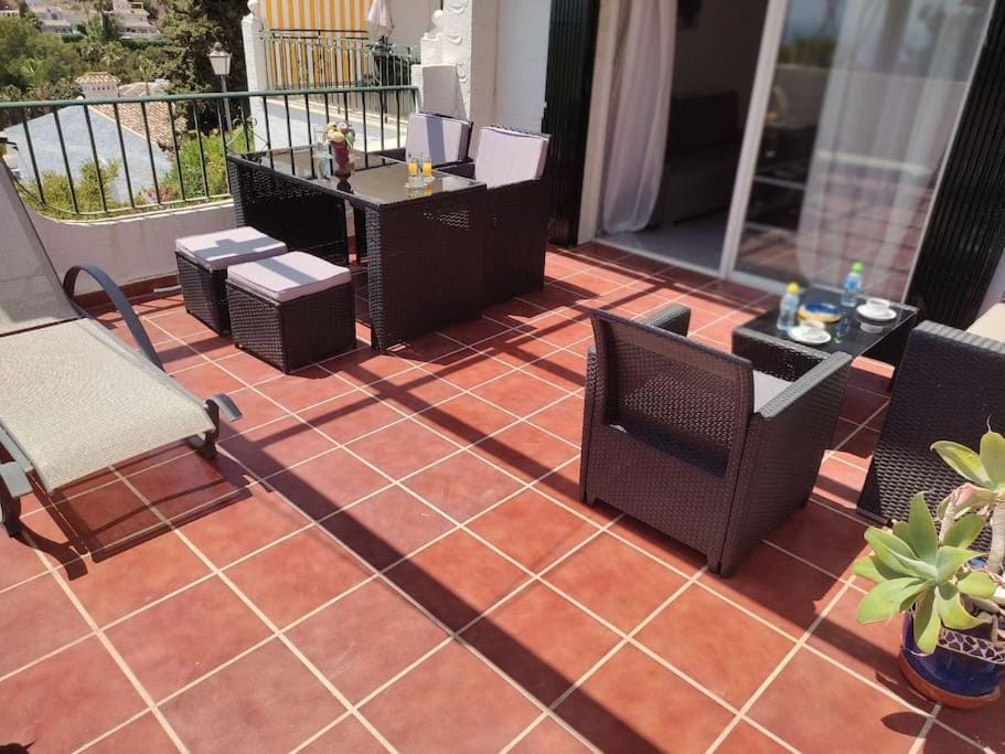 2 Bedrooms Sea View Apartment in Calahonda Apartment in Sitio de Calahonda
