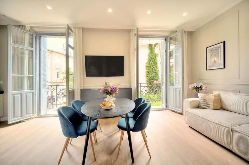 Marigold - 2 Bed 2 bath - AC - 8 min from Palais Apartment in Cannes