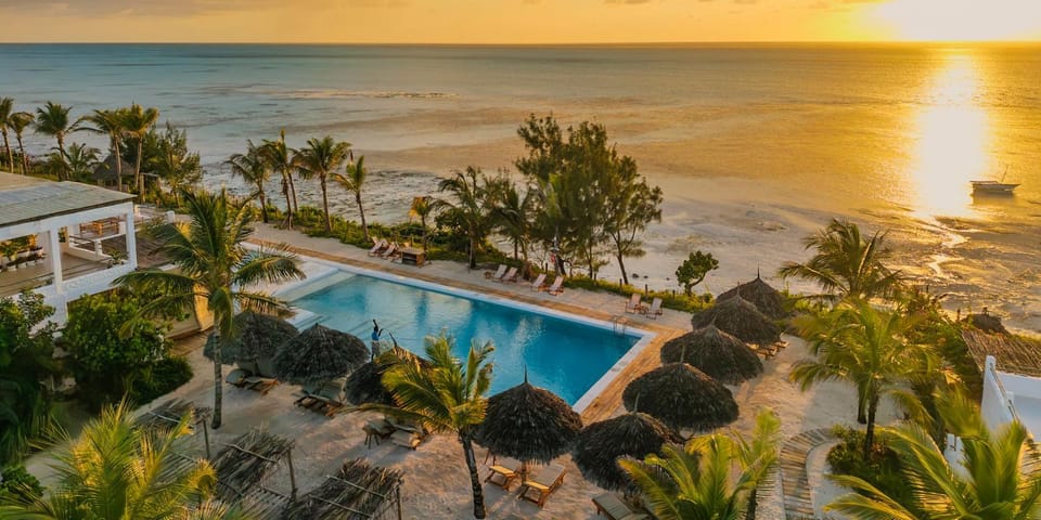 Off site, View (from property/room), Pool view, Sea view, Swimming pool, Swimming pool, Location, Sunrise