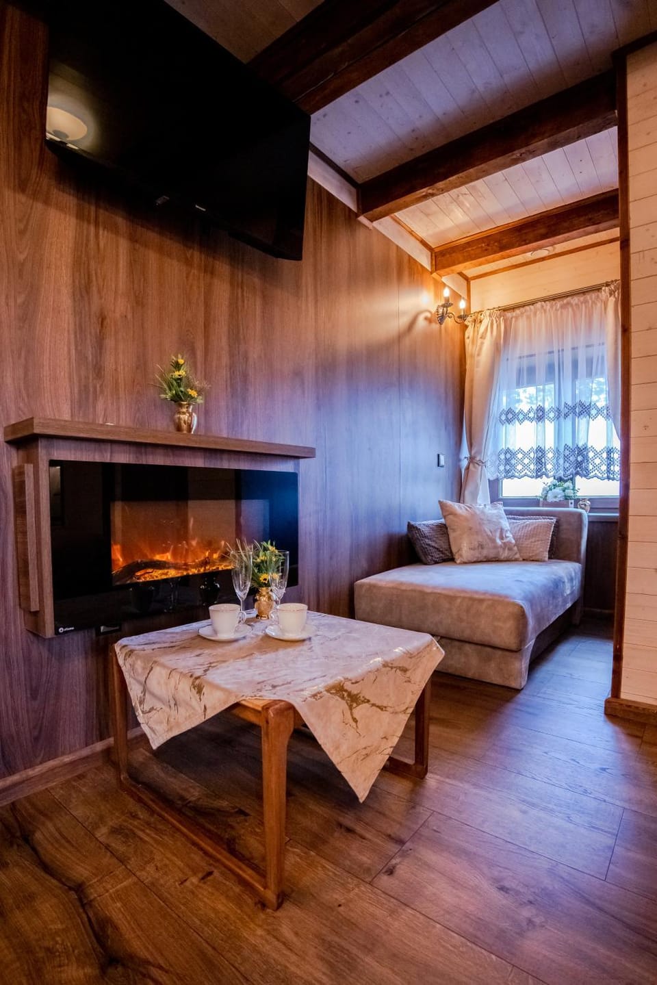 Dworek Biała Dama Klimatyczne Pokoje Bed and Breakfast in Greater Poland Voivodeship