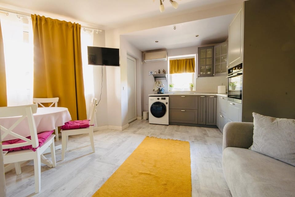 TV and multimedia, Dining area, minibar, oven, washing machine, kitchen, air conditioner