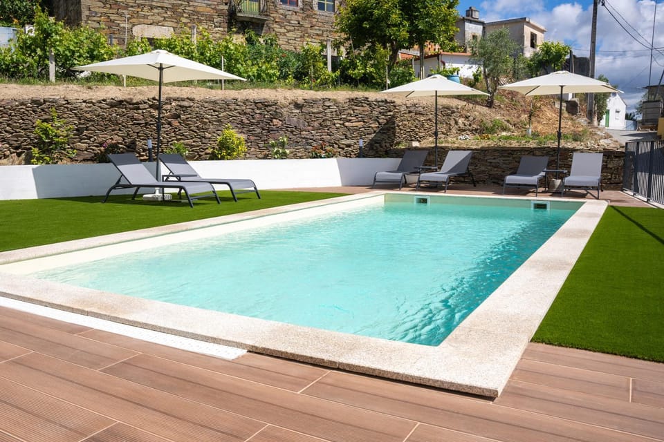 Day, Pool view, Swimming pool, sunbed