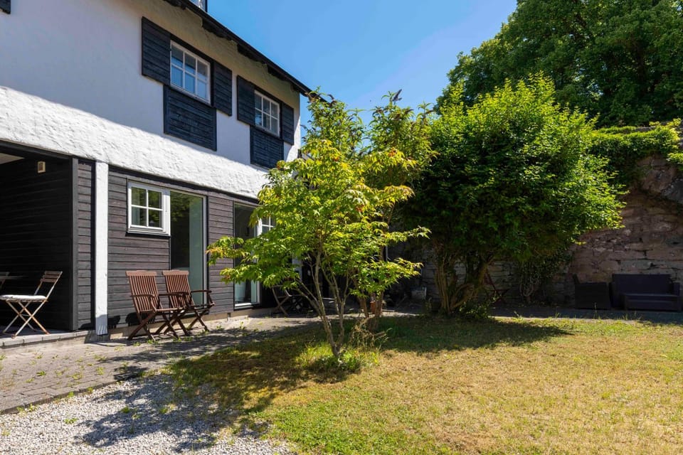 Property building, Day, Garden, Garden view