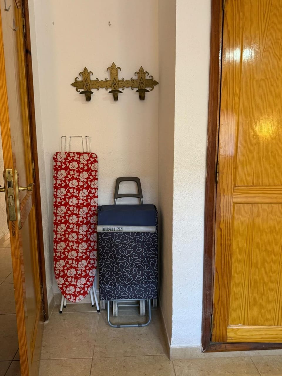 Bedroom, flat iron