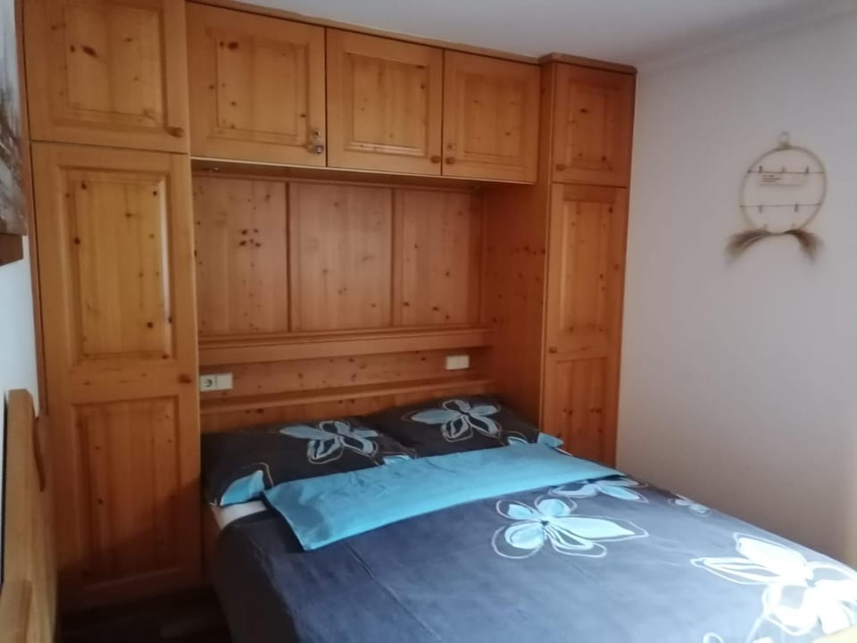 Bed, Bedroom, wardrobe